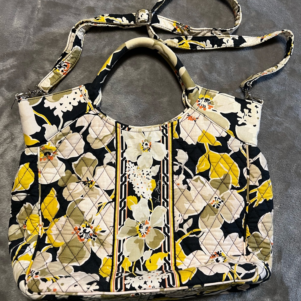 Beautiful Vera Bradley handbag.